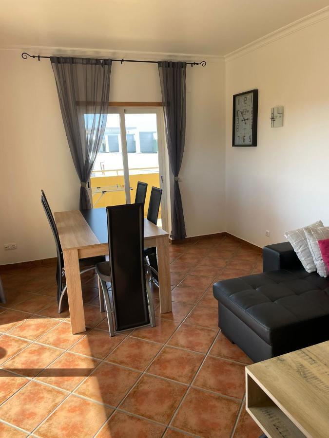 2 Bedrooms Apartment Vale Parra Praia Da Gale In A Privat Condominio Guia  Exteriör bild
