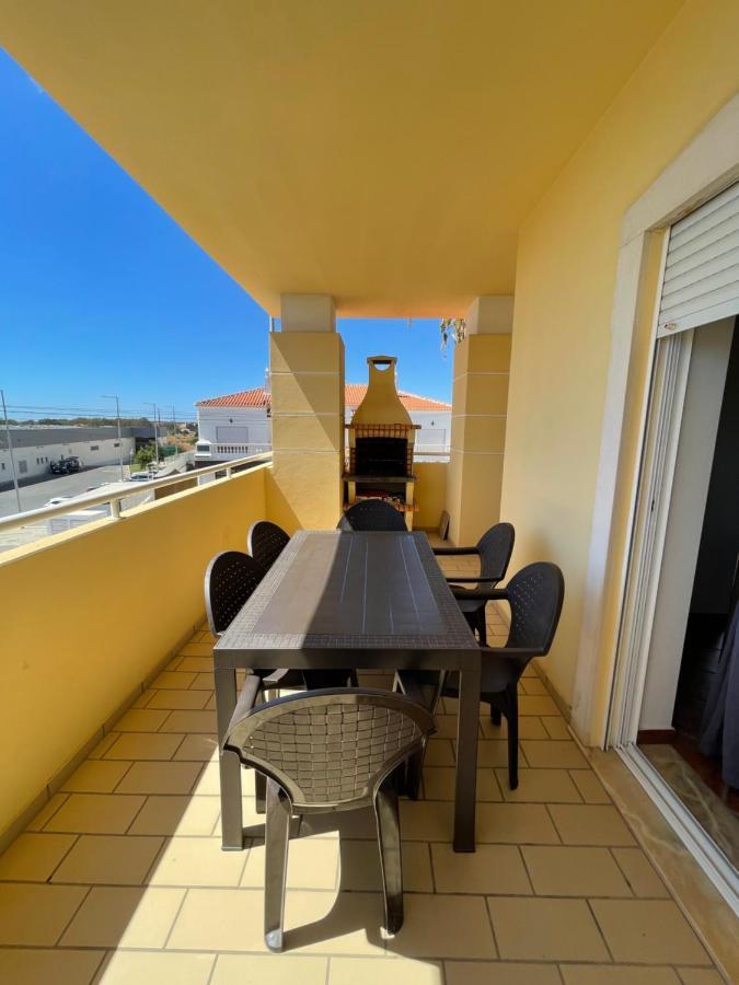 2 Bedrooms Apartment Vale Parra Praia Da Gale In A Privat Condominio Guia  Exteriör bild
