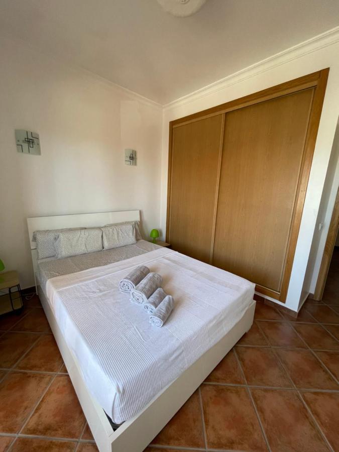 2 Bedrooms Apartment Vale Parra Praia Da Gale In A Privat Condominio Guia  Exteriör bild