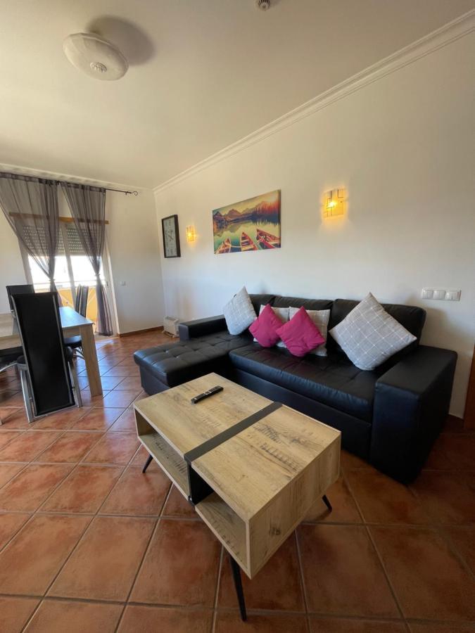 2 Bedrooms Apartment Vale Parra Praia Da Gale In A Privat Condominio Guia  Exteriör bild