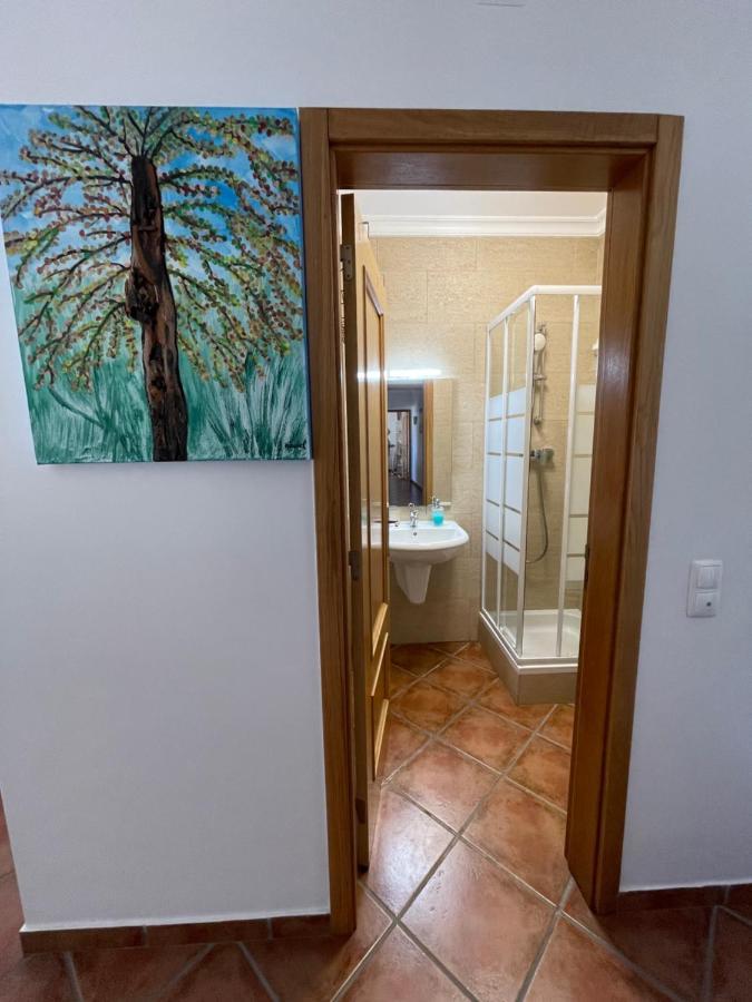 2 Bedrooms Apartment Vale Parra Praia Da Gale In A Privat Condominio Guia  Exteriör bild