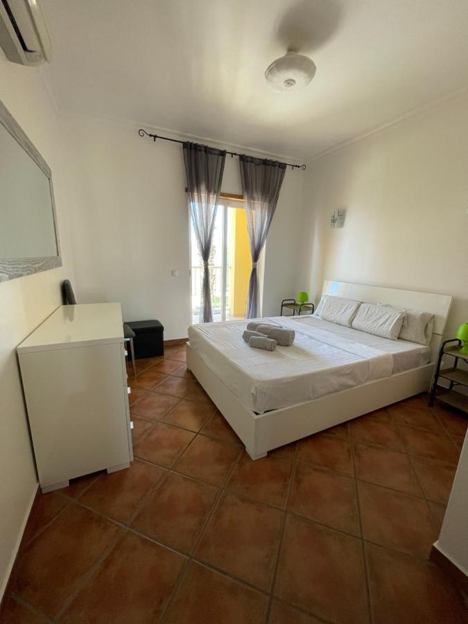 2 Bedrooms Apartment Vale Parra Praia Da Gale In A Privat Condominio Guia  Exteriör bild